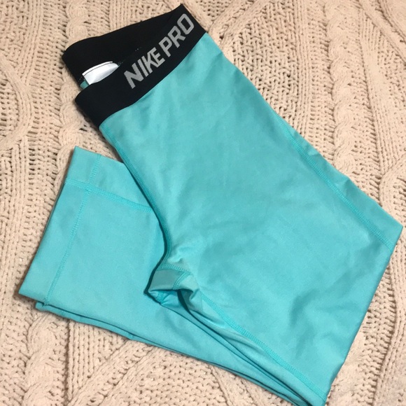 Nike Pants - Nike Pro Cropped Leggins